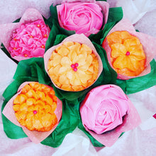 Load image into Gallery viewer, Cupcake Bouquets and Flowers (Choose your flavor)
